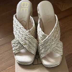 Matisse beach raffia sandal. Womens size 6